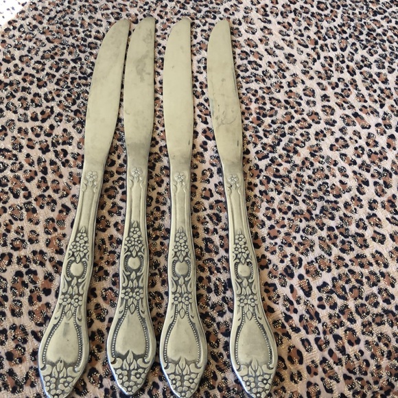 4  dinner/butter aerated knives - Picture 2 of 6